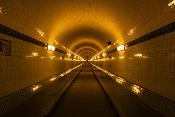 64 Alter Elbtunnel Original Lichtfarbe Horizontal