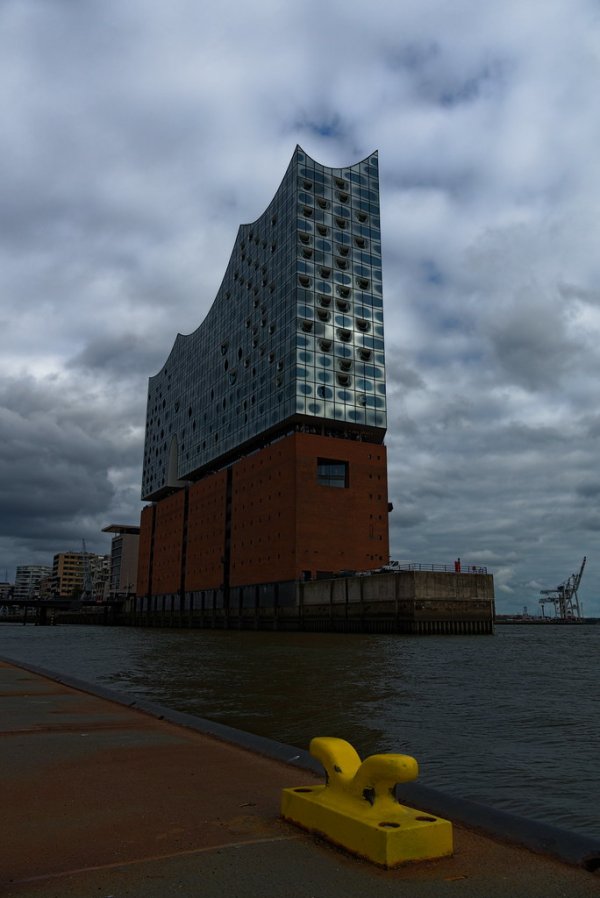 65 Elphi Frontal Vom Anleger