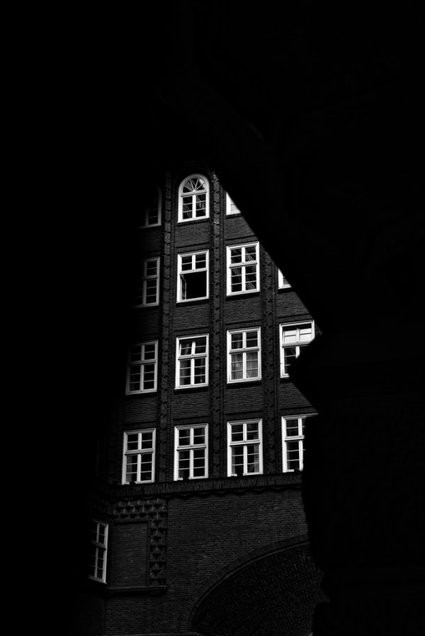 51 Chilehaus Fenster Vertikal