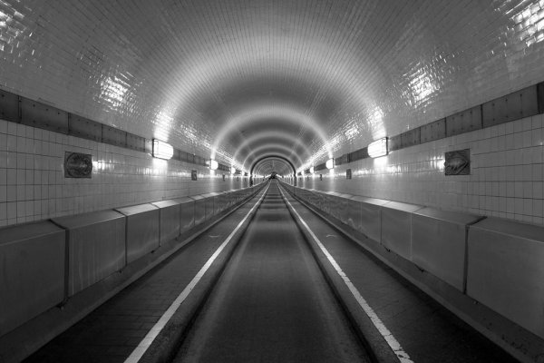 16 Alter Elbtunnel Schwarzweiss