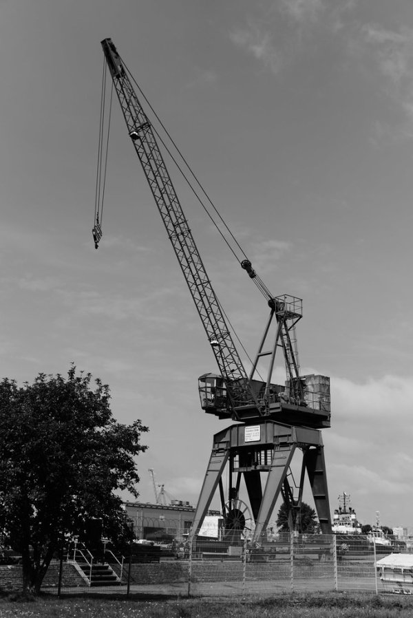 2 Alter Hafenkrahn Schwarzweiss